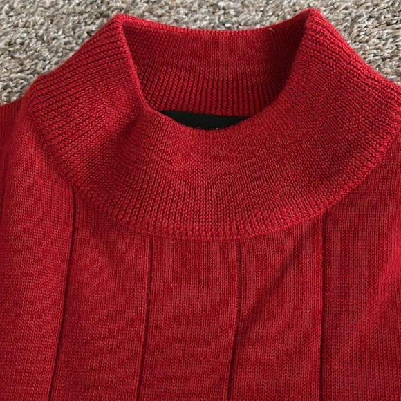 Harvé Benard Red Lnit Sweater Size Medium - Picture 6 of 9